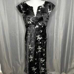 LAUREN LEE SIZE 12 BLACK AND SILVER VNECK DRESS